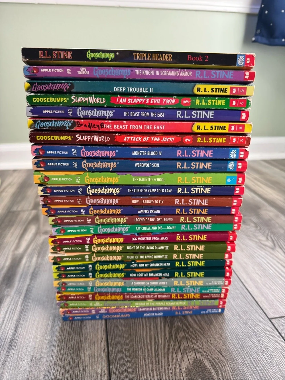 Vintage R.L. Stine Goosebumps Lot of 26 Paperback Books 1990s R.L. Stine Books - Picture 2 of 4